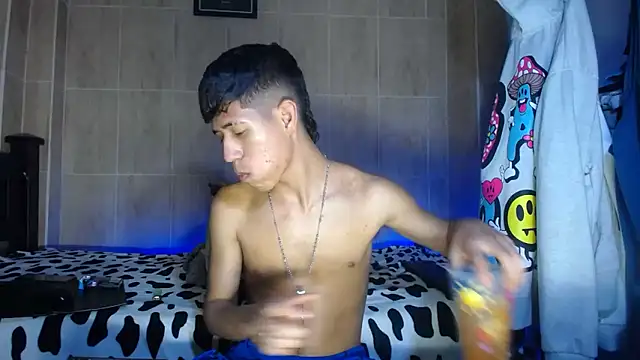 Snapshot of dareck_18 chatting on February 26, 2026, 12:04 pm dareck 18 online show from February 26, 2026, 12:04 pm