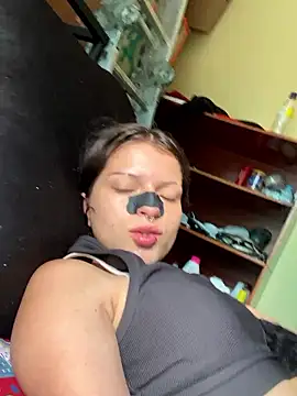 Snapshot of val_zx chatting on January 17, 2026, 5:38 pm val zx online show from January 17, 2026, 5:38 pm