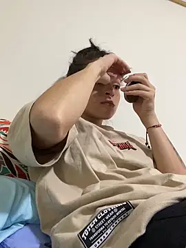 Snapshot of val_zx chatting on February 9, 2026, 3:16 pm val zx online show from February 9, 2026, 3:16 pm