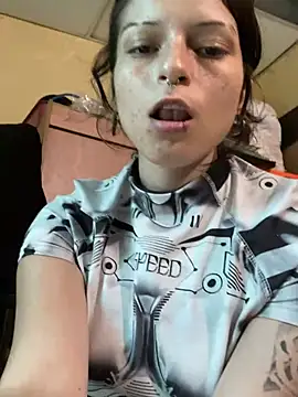 Snapshot of val_zx chatting on February 15, 2026, 6:59 pm val zx online show from February 15, 2026, 6:59 pm