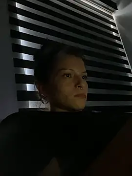 Snapshot of val_zx chatting on February 22, 2026, 9:02 pm val zx online show from February 22, 2026, 9:02 pm