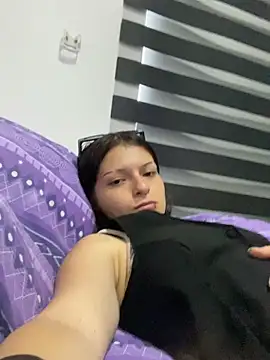 Snapshot of val_zx chatting on February 23, 2026, 4:04 pm val zx online show from February 23, 2026, 4:04 pm