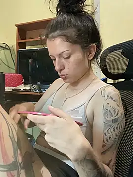 Snapshot of val_zx chatting on March 17, 2026, 7:50 pm val zx online show from March 17, 2026, 7:50 pm