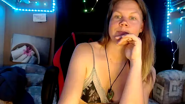 CallMeMaria online show from March 3, 2025, 1:09 pm