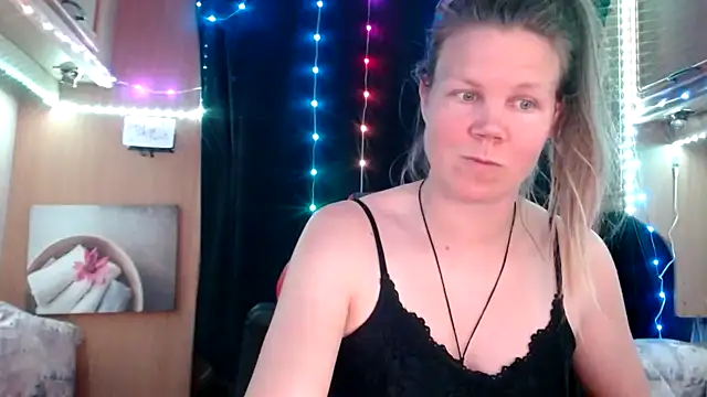 CallMeMaria online show from March 13, 2025, 3:39 pm