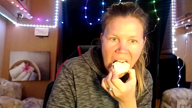 CallMeMaria online show from March 15, 2025, 11:51 am