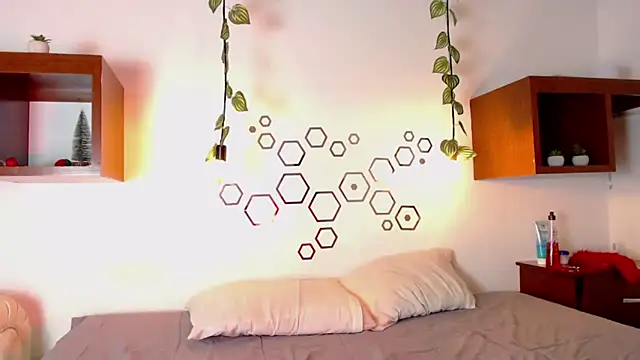 wet valery online show from December 23, 2025, 4:10 am