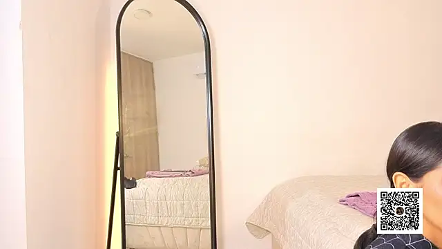 Snapshot of sweetlittlevenus chatting on October 5, 2025, 7:56 pm sweetlittlevenus online show from October 5, 2025, 7:56 pm