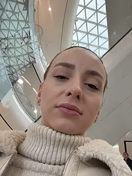 AlexisWhit online show from November 7, 2025, 8:58 am