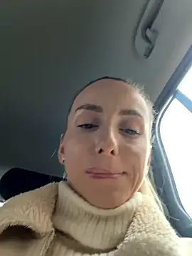 AlexisWhit online show from December 5, 2025, 8:34 am