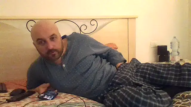 Snapshot of maxxxio12 chatting on March 8, 2025, 2:40 pm maxxxio12 online show from March 8, 2025, 2:40 pm