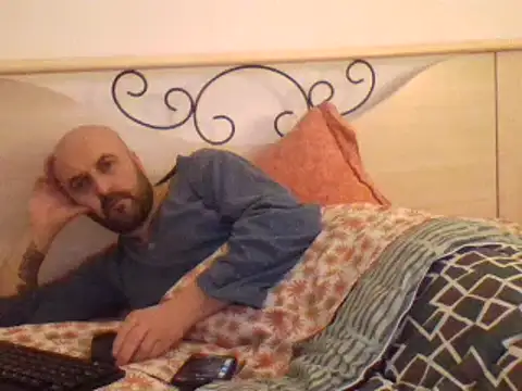 Snapshot of maxxxio12 chatting on March 10, 2025, 4:25 pm maxxxio12 online show from March 10, 2025, 4:25 pm