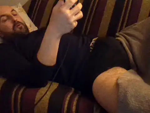 Snapshot of maxxxio12 chatting on March 13, 2025, 7:06 pm maxxxio12 online show from March 13, 2025, 7:06 pm