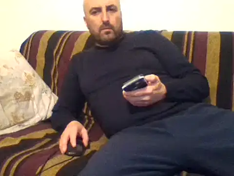 Snapshot of maxxxio12 chatting on March 14, 2025, 1:35 pm maxxxio12 online show from March 14, 2025, 1:35 pm