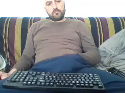 Snapshot of maxxxio12 chatting on March 16, 2025, 11:05 am maxxxio12 online show from March 16, 2025, 11:05 am