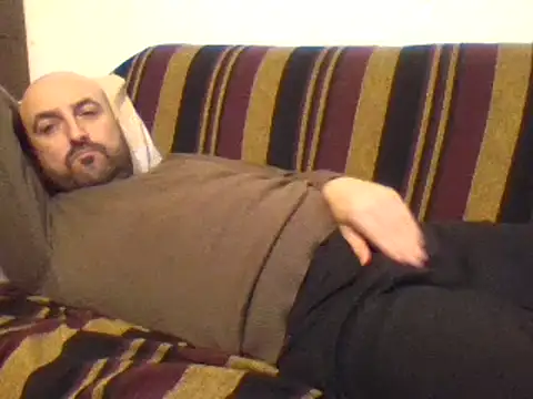 Snapshot of maxxxio12 chatting on March 17, 2025, 6:42 pm maxxxio12 online show from March 17, 2025, 6:42 pm