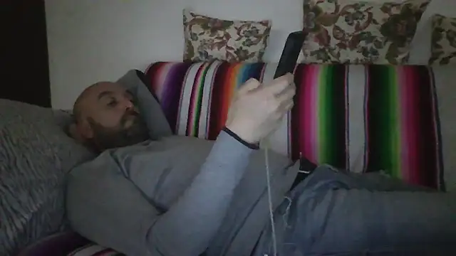 Snapshot of maxxxio12 chatting on April 5, 2026, 4:48 pm maxxxio12 online show from April 5, 2026, 4:48 pm