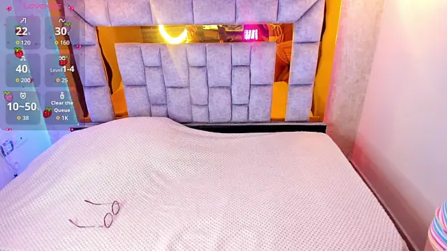 Kanela miller  online show from September 22, 2025, 12:18 pm