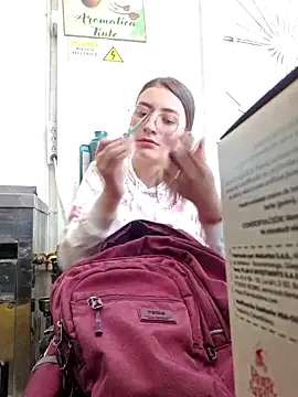 Snapshot of HOLY_DOLL chatting on September 13, 2025, 7:24 pm HOLY DOLL online show from September 13, 2025, 7:24 pm