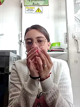 Snapshot of HOLY_DOLL chatting on October 3, 2025, 7:22 pm HOLY DOLL online show from October 3, 2025, 7:22 pm