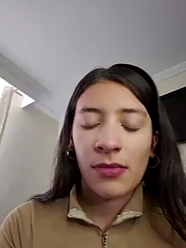 Snapshot of HOLY_DOLL chatting on October 7, 2025, 8:39 pm HOLY DOLL online show from October 7, 2025, 8:39 pm