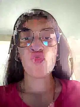 Snapshot of HOLY_DOLL chatting on October 8, 2025, 8:06 pm HOLY DOLL online show from October 8, 2025, 8:06 pm