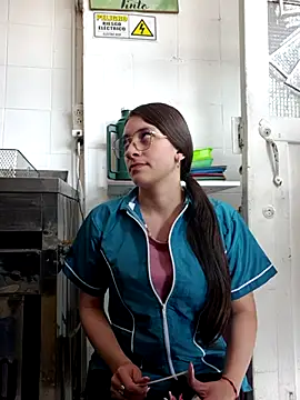 Snapshot of HOLY_DOLL chatting on October 18, 2025, 7:36 pm HOLY DOLL online show from October 18, 2025, 7:36 pm