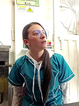 Snapshot of HOLY_DOLL chatting on November 4, 2025, 7:35 pm HOLY DOLL online show from November 4, 2025, 7:35 pm