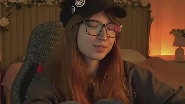 Snapshot of MemoryCadence chatting on October 9, 2025, 3:43 pm MemoryCadence online show from October 9, 2025, 3:43 pm