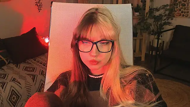 Snapshot of MemoryCadence chatting on November 5, 2025, 3:01 pm MemoryCadence online show from November 5, 2025, 3:01 pm