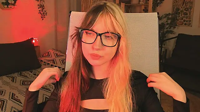 Snapshot of MemoryCadence chatting on November 8, 2025, 3:34 pm MemoryCadence online show from November 8, 2025, 3:34 pm