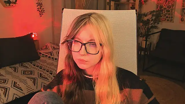 Snapshot of MemoryCadence chatting on November 9, 2025, 3:10 pm MemoryCadence online show from November 9, 2025, 3:10 pm