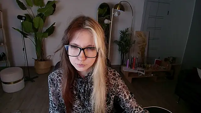 Snapshot of MemoryCadence chatting on March 17, 2026, 7:28 pm MemoryCadence online show from March 17, 2026, 7:28 pm