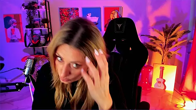 Snapshot of SarahAlluring chatting on December 20, 2025, 11:28 am SarahAlluring online show from December 20, 2025, 11:28 am