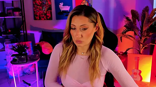 Snapshot of SarahAlluring chatting on February 6, 2026, 11:46 am SarahAlluring online show from February 6, 2026, 11:46 am