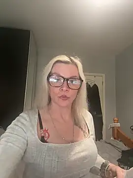 Curvy-Cleo online show from February 12, 2026, 12:11 pm