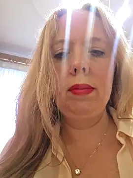 Irina3718 online show from April 22, 2026, 3:57 pm