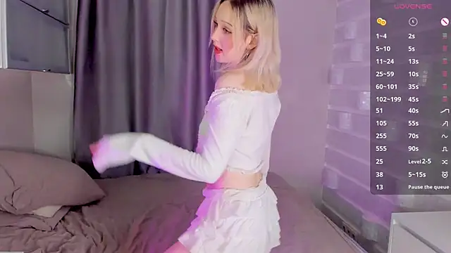 alicewonderyou online show from November 14, 2025, 12:04 pm