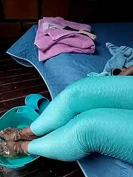 Snapshot of Lady_Lolla11 chatting on December 19, 2025, 9:11 pm Lady Lolla11 online show from December 19, 2025, 9:11 pm