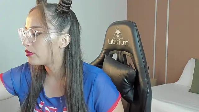 sophia martinezz  online show from October 14, 2025, 6:42 pm