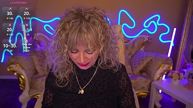 Snapshot of CandyLadyyy chatting on October 12, 2025, 8:30 pm CandyLadyyy online show from October 12, 2025, 8:30 pm