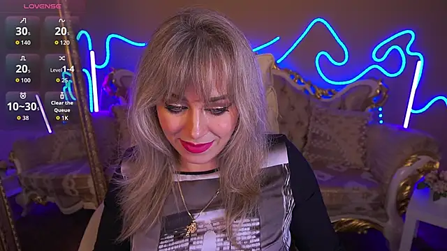 Snapshot of CandyLadyyy chatting on October 18, 2025, 8:42 pm CandyLadyyy online show from October 18, 2025, 8:42 pm