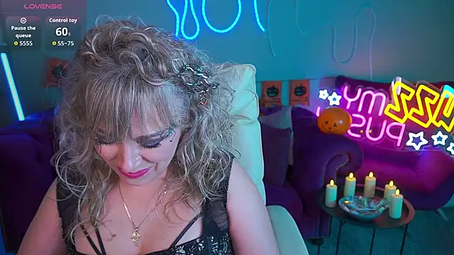 Snapshot of CandyLadyyy chatting on October 30, 2025, 9:59 pm CandyLadyyy online show from October 30, 2025, 9:59 pm