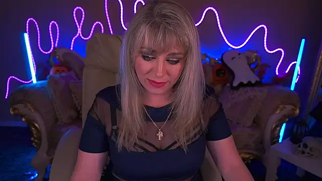 Snapshot of CandyLadyyy chatting on November 1, 2025, 9:50 pm CandyLadyyy online show from November 1, 2025, 9:50 pm