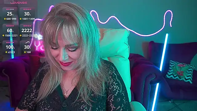 Snapshot of CandyLadyyy chatting on November 6, 2025, 9:59 pm CandyLadyyy online show from November 6, 2025, 9:59 pm