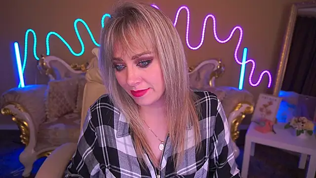 Snapshot of CandyLadyyy chatting on November 16, 2025, 9:31 pm CandyLadyyy online show from November 16, 2025, 9:31 pm