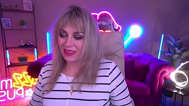 Snapshot of CandyLadyyy chatting on November 30, 2025, 9:19 pm CandyLadyyy online show from November 30, 2025, 9:19 pm