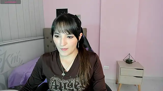 Tania Duque online show from November 8, 2025, 2:17 pm