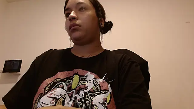 Snapshot of IsisBathory chatting on March 22, 2025, 3:31 pm IsisBathory online show from March 22, 2025, 3:31 pm