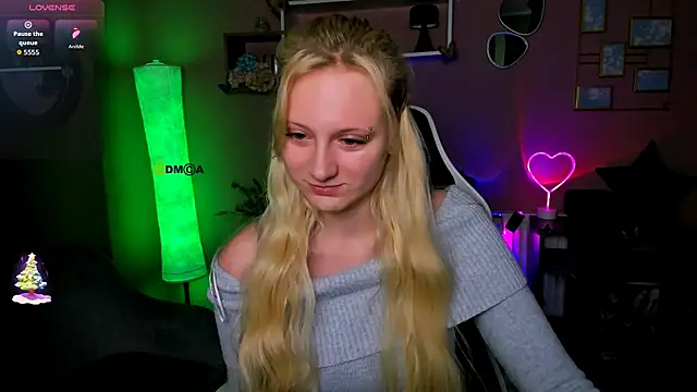 madam uliis online show from December 1, 2025, 10:20 am